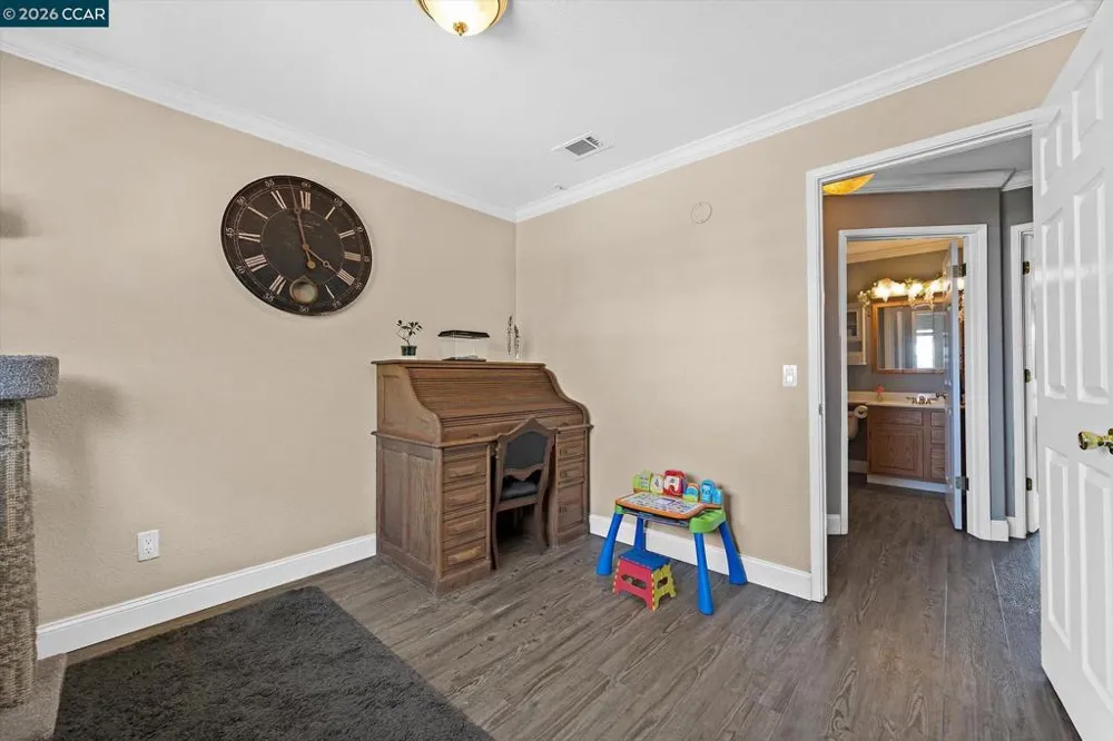 552 Redwood Dr Vacaville, CA 95687