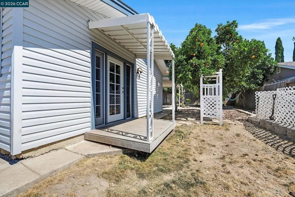552 Redwood Dr Vacaville, CA 95687