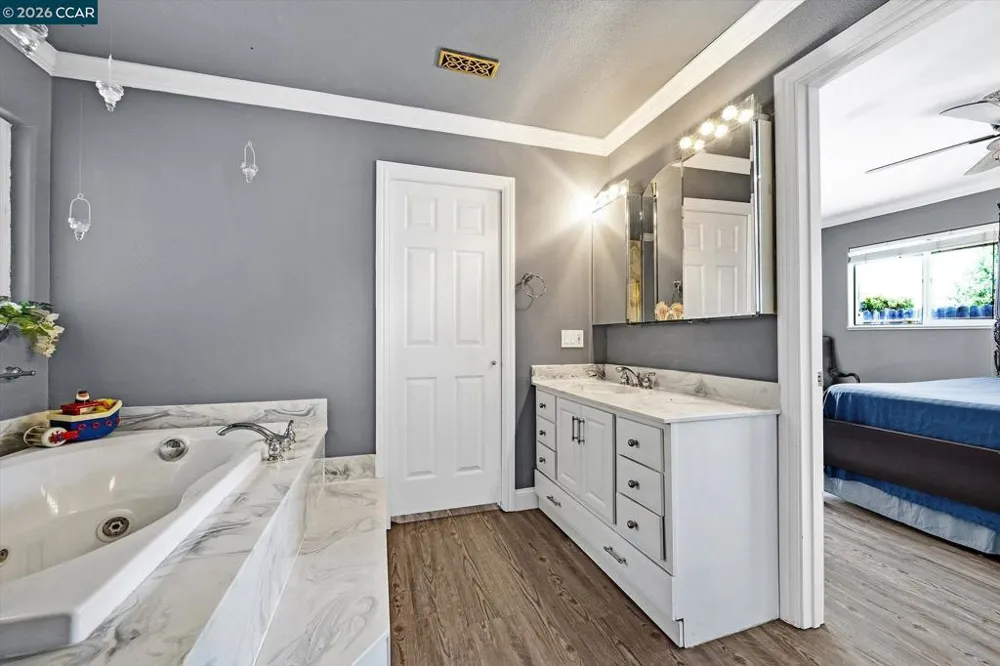 552 Redwood Dr Vacaville, CA 95687