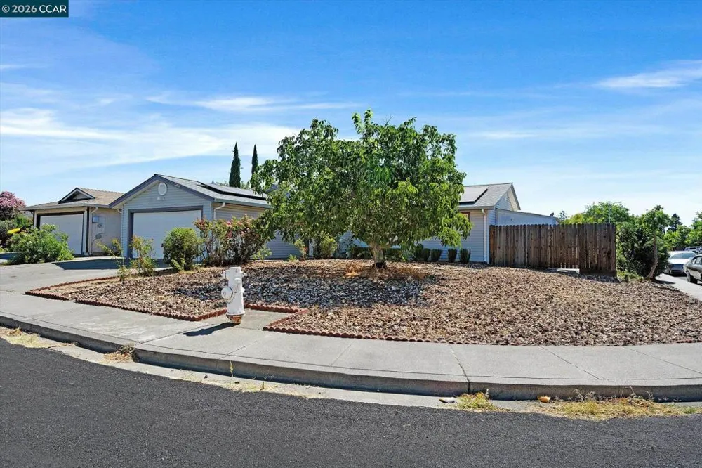 552 Redwood Dr Vacaville, CA 95687