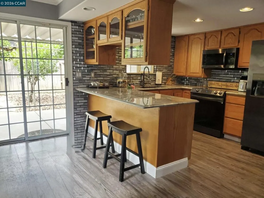 552 Redwood Dr Vacaville, CA 95687