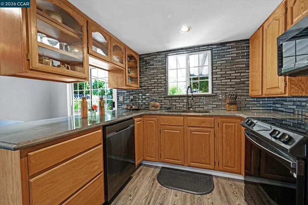 552 Redwood Dr Vacaville, CA 95687