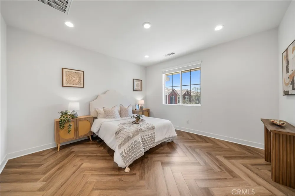 4016 E Peony Paseo unit #4 Ontario, CA 91761