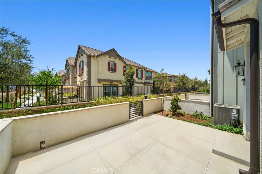 4016 E Peony Paseo unit #4 Ontario, CA 91761