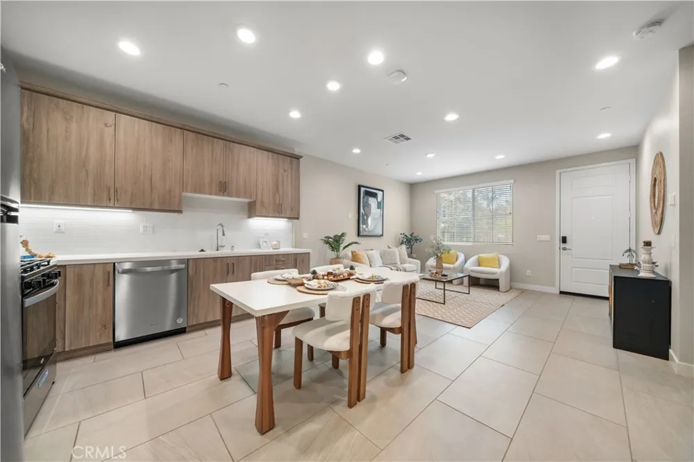 4016 E Peony Paseo unit #4 Ontario, CA 91761