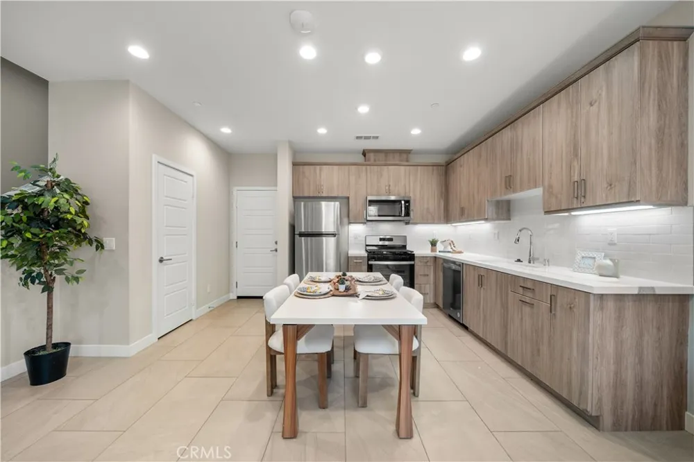 4016 E Peony Paseo unit #4 Ontario, CA 91761