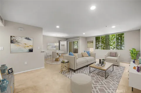 4501 Cedros #220