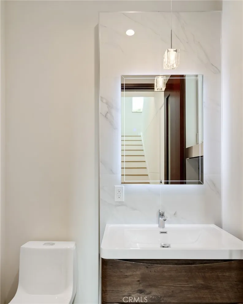 2413 CURTIS AVENUE #B Redondo Beach, CA 90278