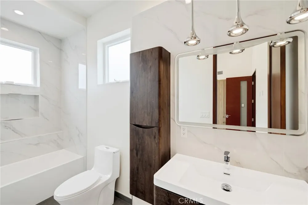 2413 CURTIS AVENUE #B Redondo Beach, CA 90278