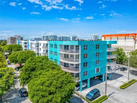 1555 Treasure Dr #207