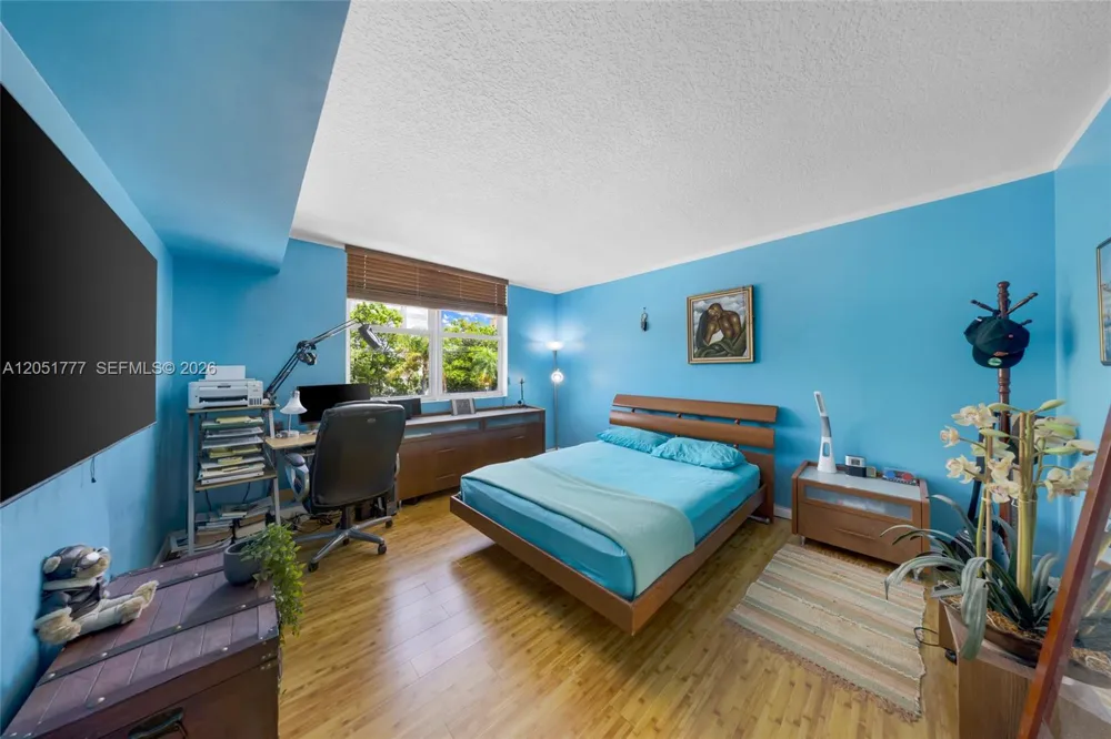 1555 Treasure Dr #207 North Bay Village, FL 33141