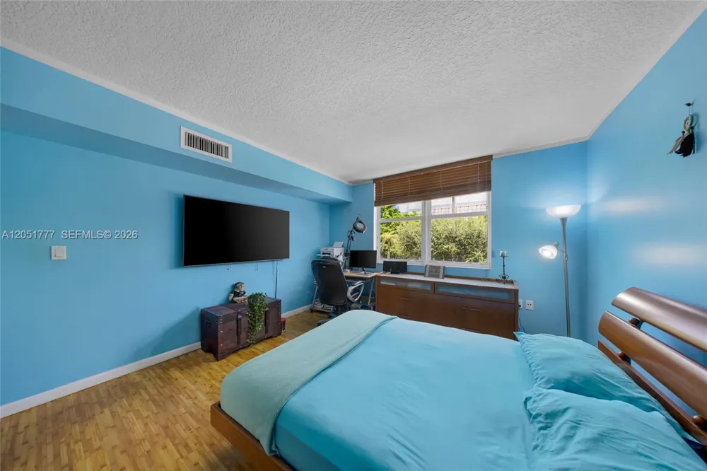 1555 Treasure Dr #207 North Bay Village, FL 33141