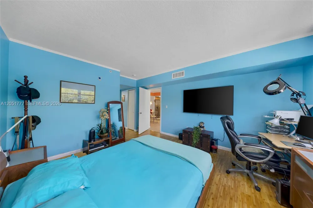 1555 Treasure Dr #207 North Bay Village, FL 33141