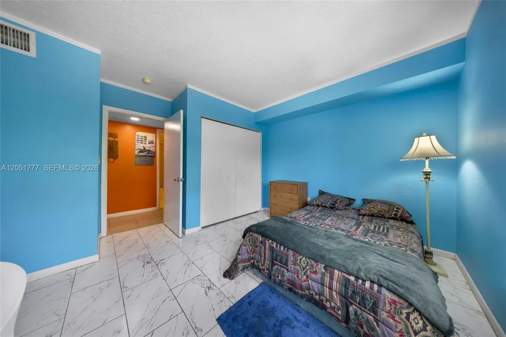 1555 Treasure Dr #207 North Bay Village, FL 33141