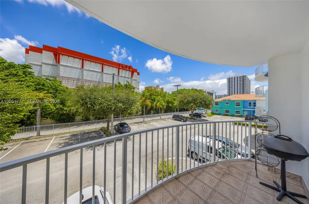 1555 Treasure Dr #207 North Bay Village, FL 33141