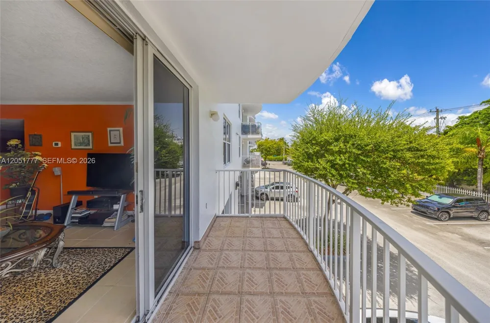 1555 Treasure Dr #207 North Bay Village, FL 33141