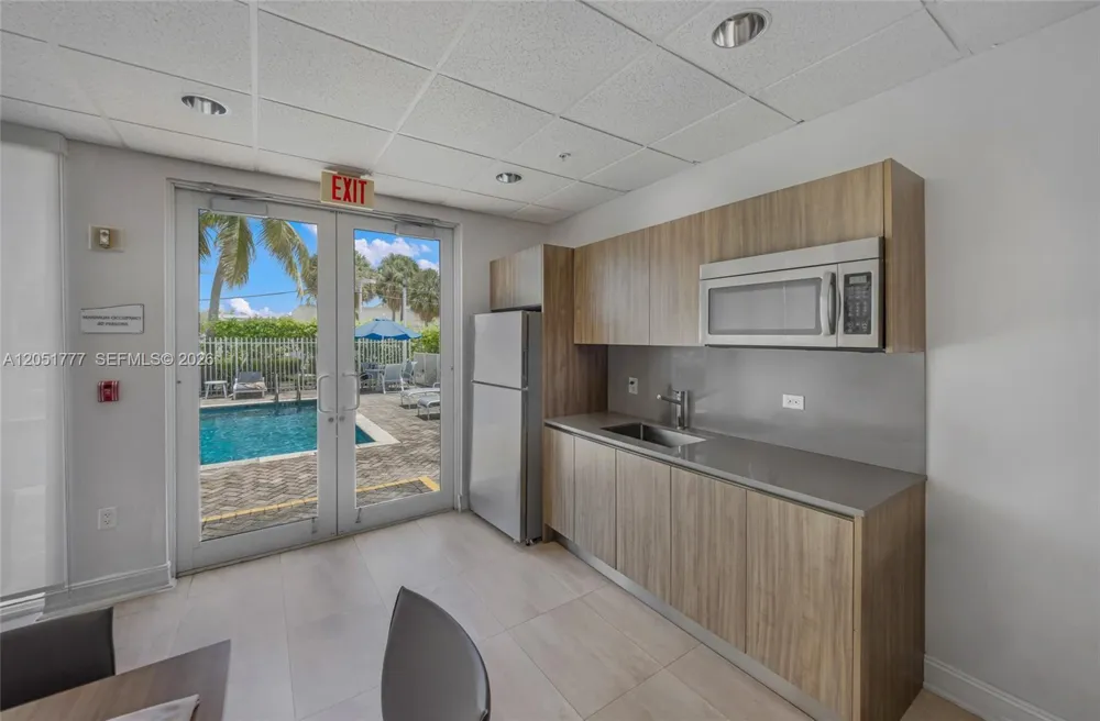 1555 Treasure Dr #207 North Bay Village, FL 33141