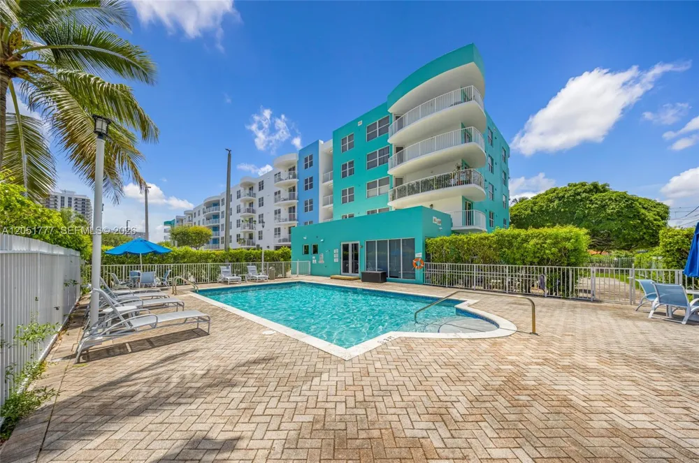 1555 Treasure Dr #207 North Bay Village, FL 33141