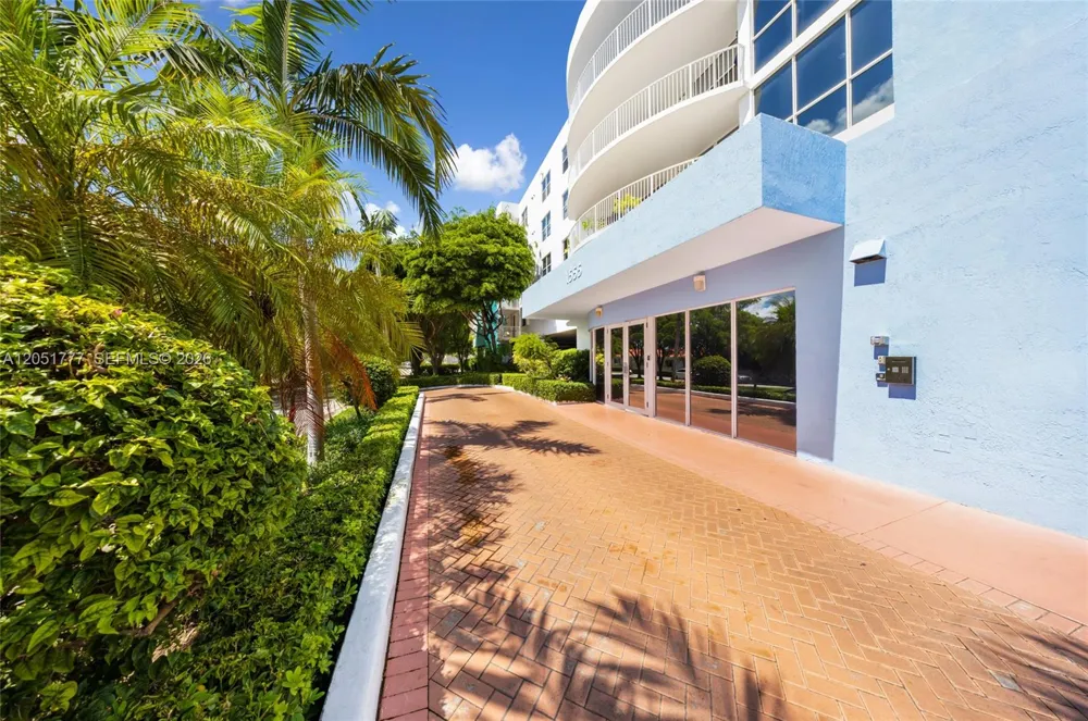 1555 Treasure Dr #207 North Bay Village, FL 33141