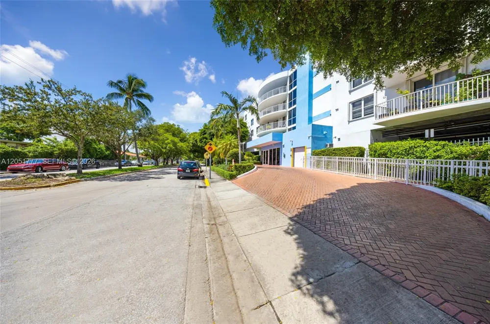 1555 Treasure Dr #207 North Bay Village, FL 33141