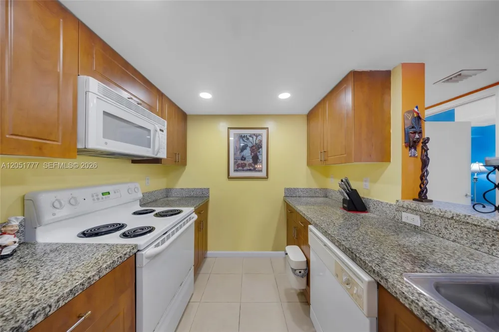 1555 Treasure Dr #207 North Bay Village, FL 33141
