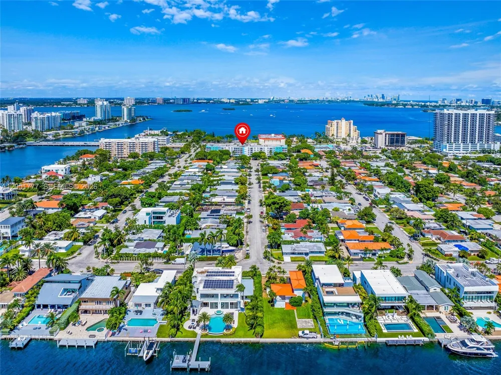 1555 Treasure Dr #207 North Bay Village, FL 33141