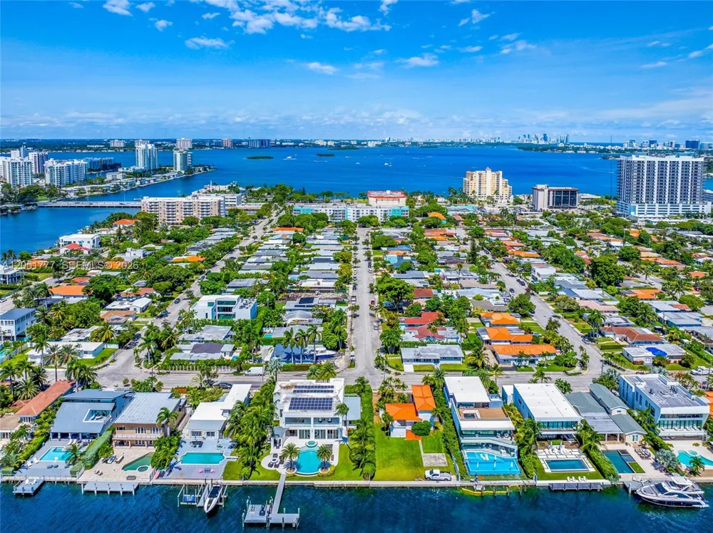 1555 Treasure Dr #207 North Bay Village, FL 33141