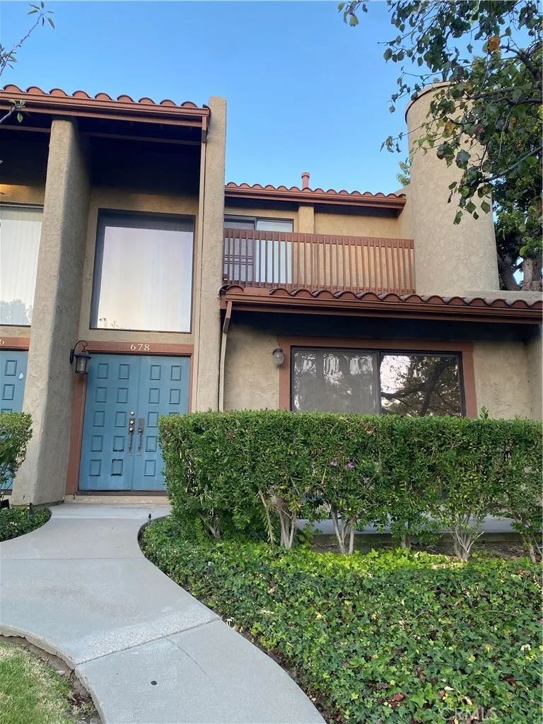 678 Rosewood Camarillo, CA 93010