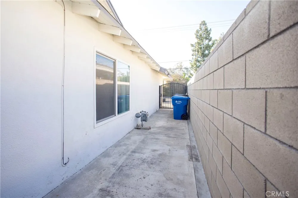 3040 La Puente West Covina, CA 91792