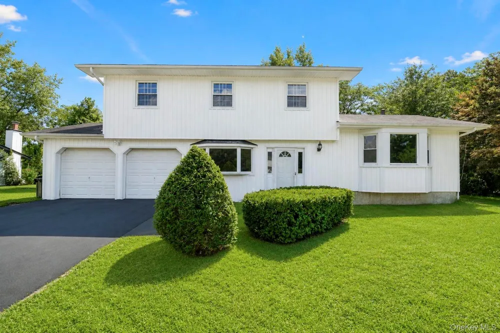 2 Valley Forge Drive Wheatley Heights, NY 11798