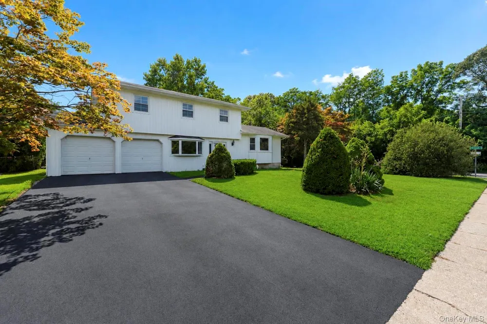 2 Valley Forge Drive Wheatley Heights, NY 11798