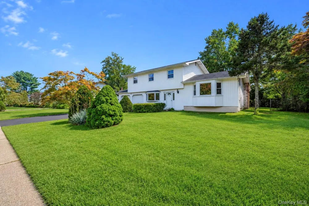 2 Valley Forge Drive Wheatley Heights, NY 11798