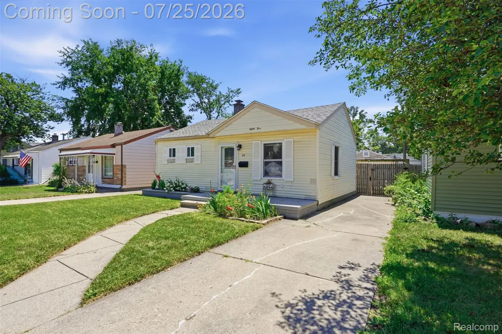 84 E Kalama Avenue Madison Heights City, MI 48071