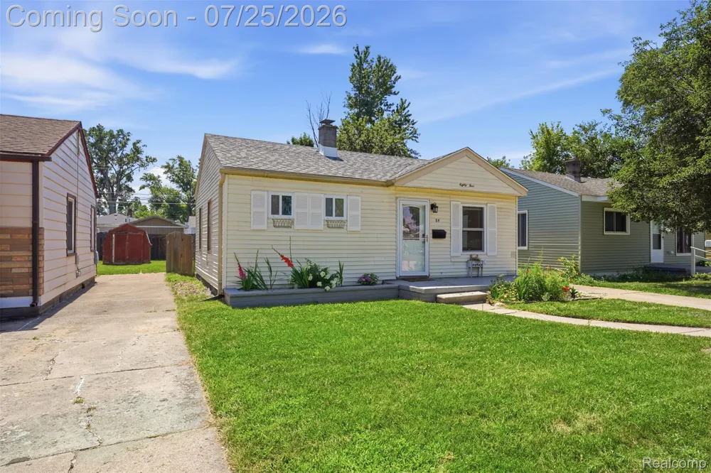 84 E Kalama Avenue Madison Heights City, MI 48071