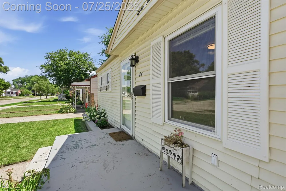84 E Kalama Avenue Madison Heights City, MI 48071