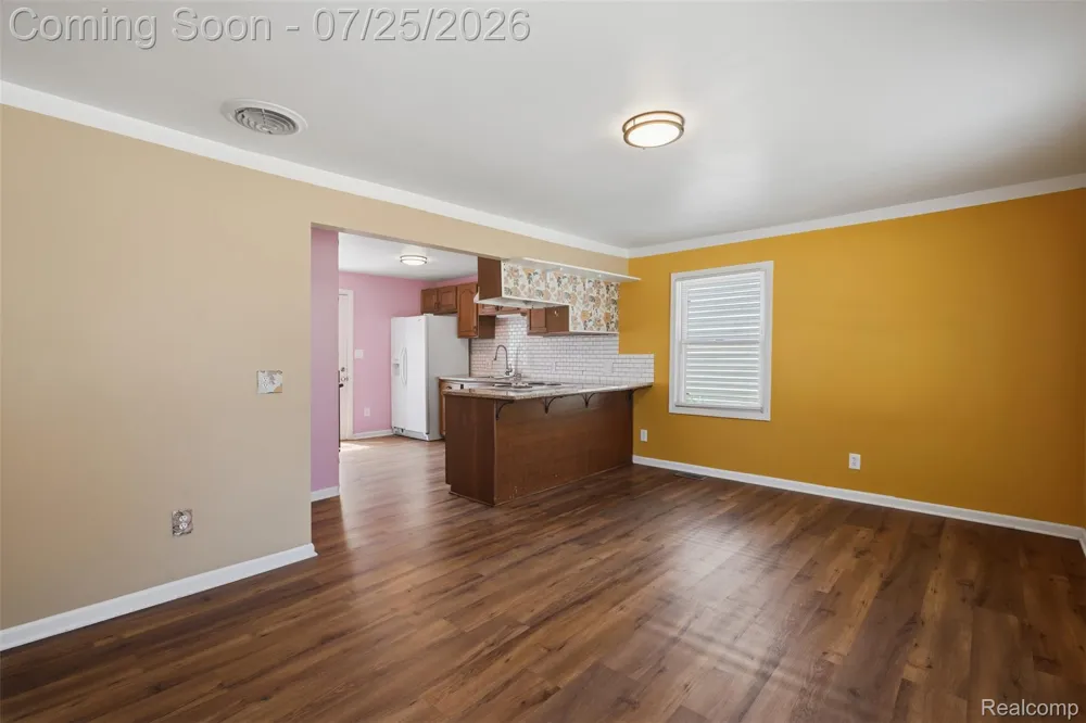 84 E Kalama Avenue Madison Heights City, MI 48071
