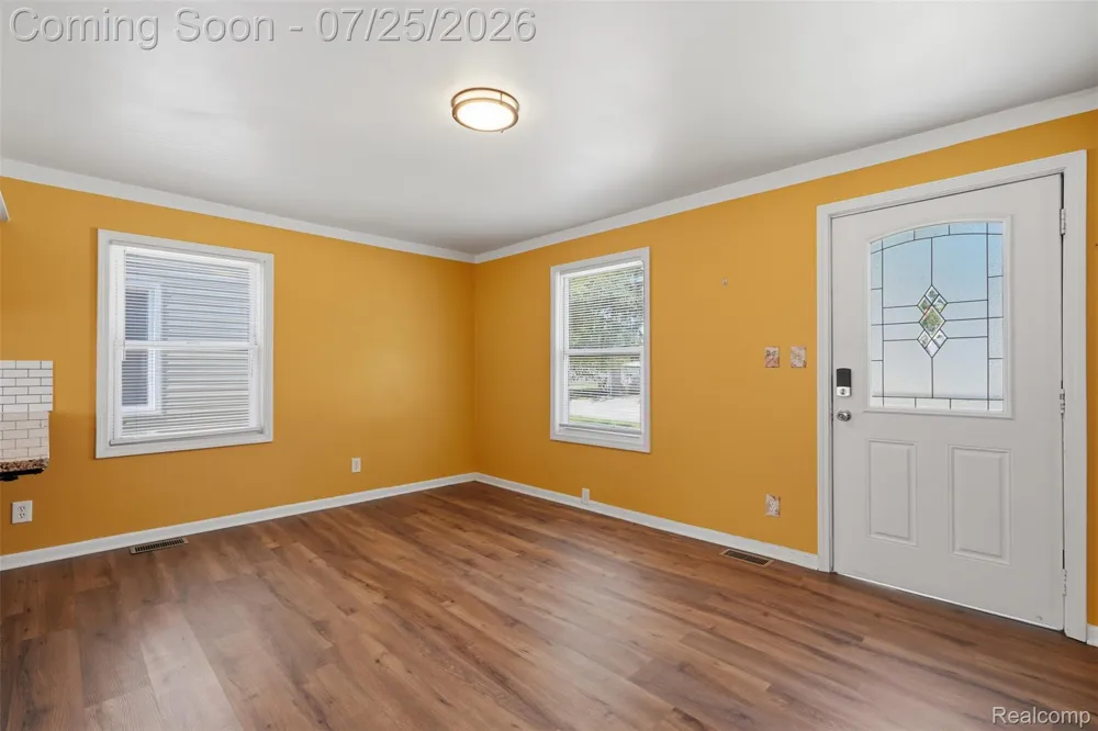 84 E Kalama Avenue Madison Heights City, MI 48071