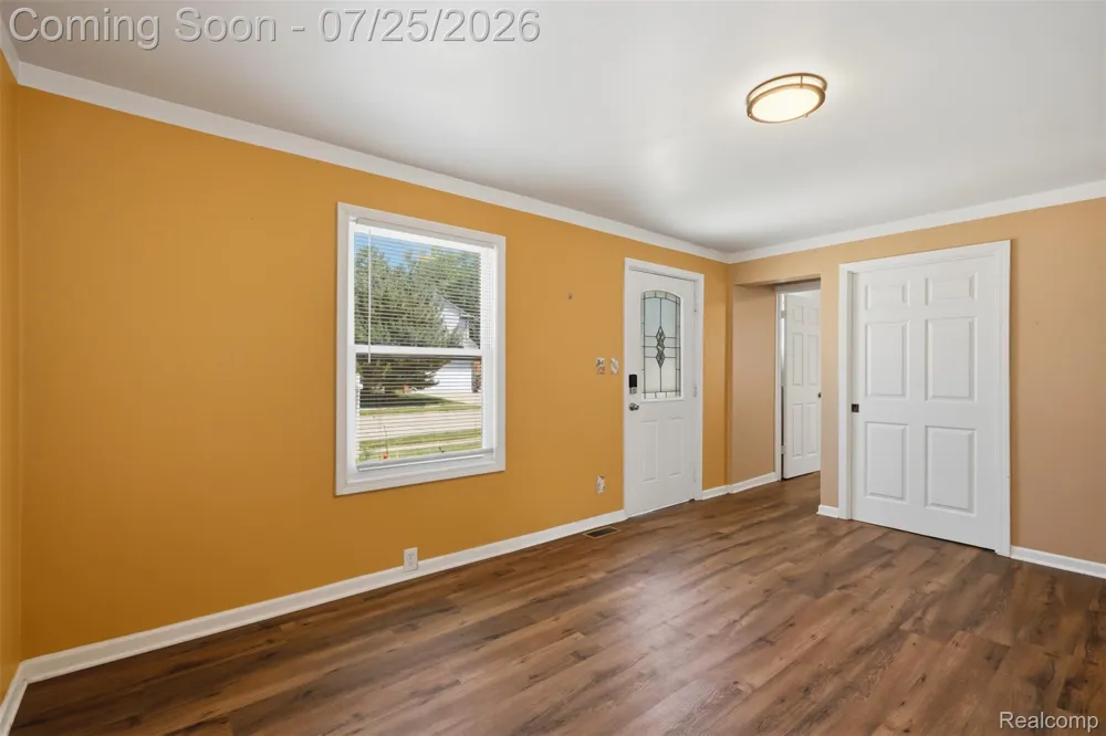 84 E Kalama Avenue Madison Heights City, MI 48071
