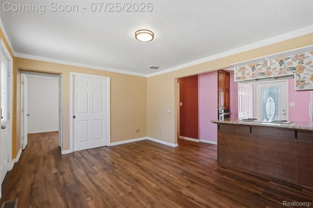 84 E Kalama Avenue Madison Heights City, MI 48071