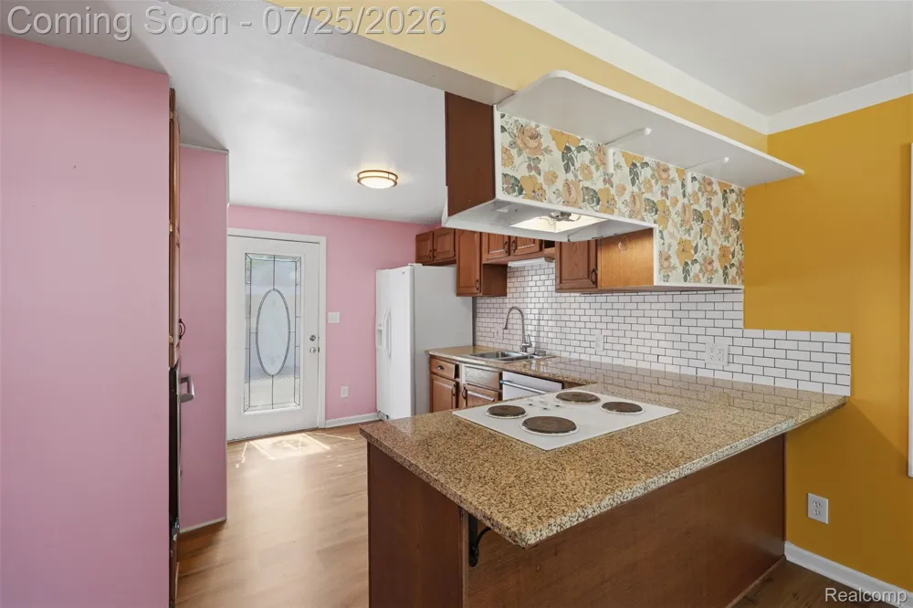 84 E Kalama Avenue Madison Heights City, MI 48071