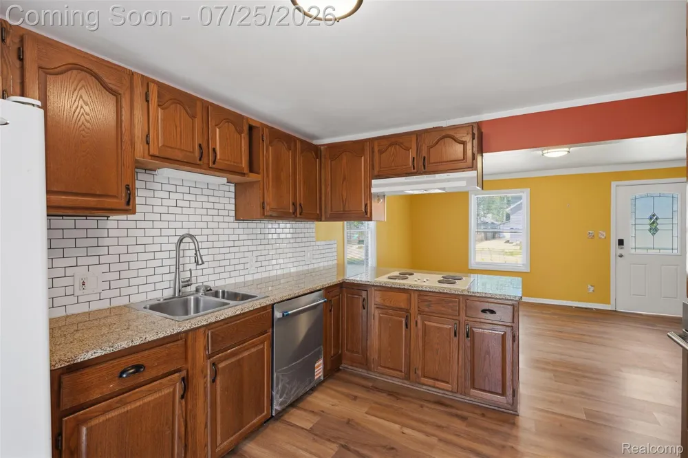 84 E Kalama Avenue Madison Heights City, MI 48071