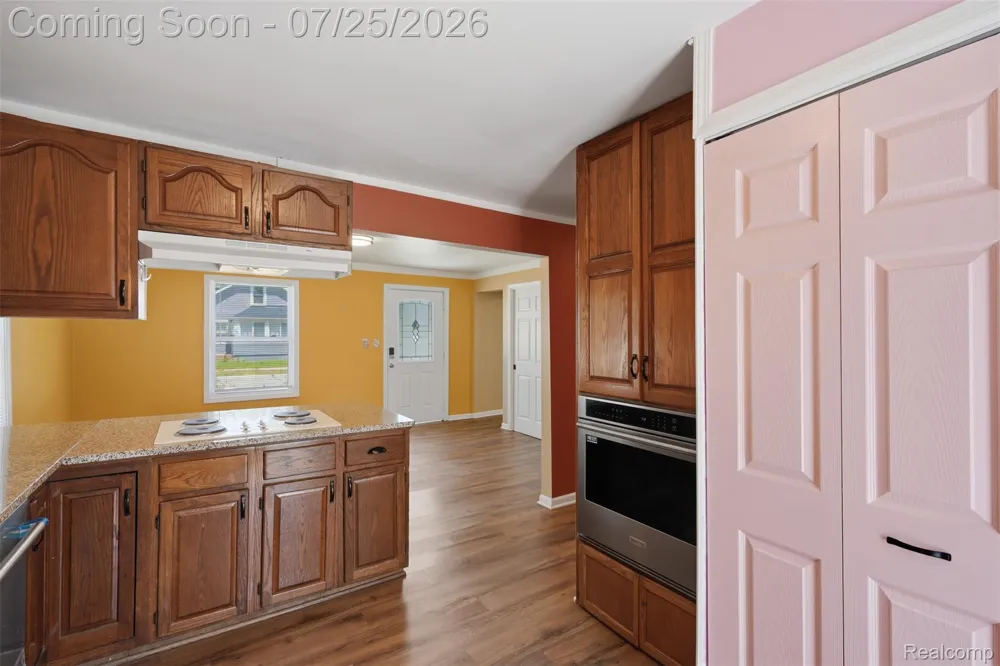 84 E Kalama Avenue Madison Heights City, MI 48071