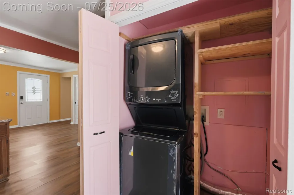 84 E Kalama Avenue Madison Heights City, MI 48071