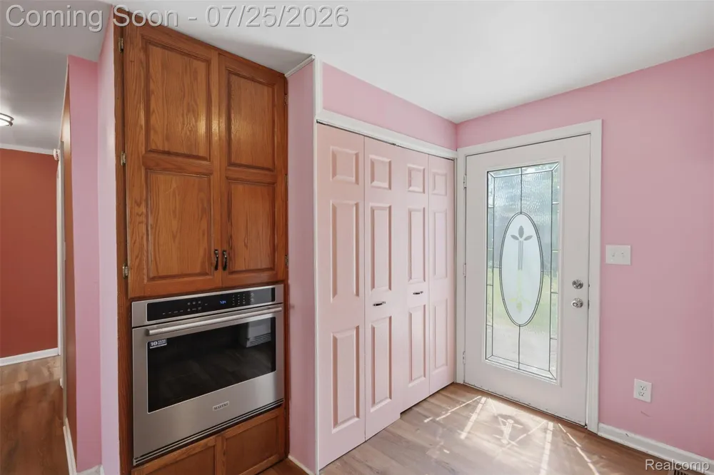84 E Kalama Avenue Madison Heights City, MI 48071