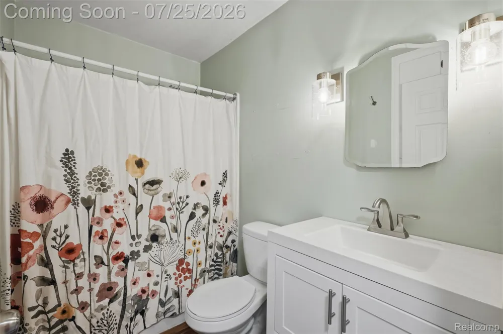 84 E Kalama Avenue Madison Heights City, MI 48071