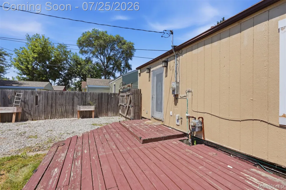 84 E Kalama Avenue Madison Heights City, MI 48071