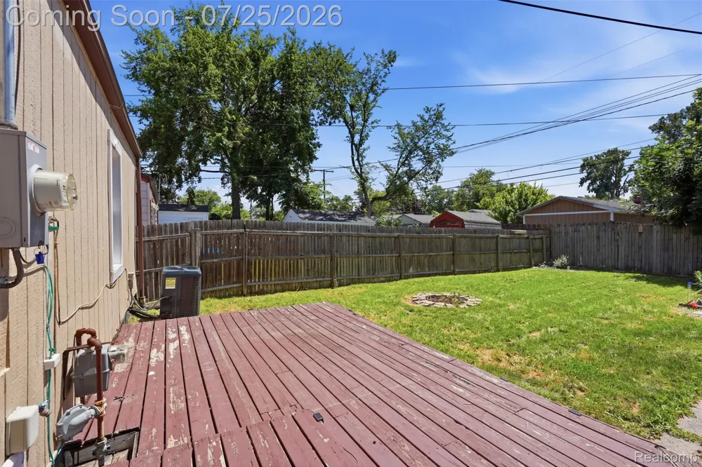 84 E Kalama Avenue Madison Heights City, MI 48071