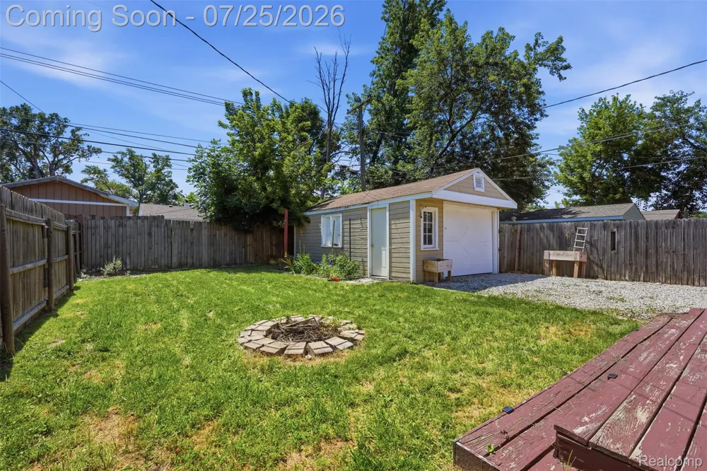 84 E Kalama Avenue Madison Heights City, MI 48071