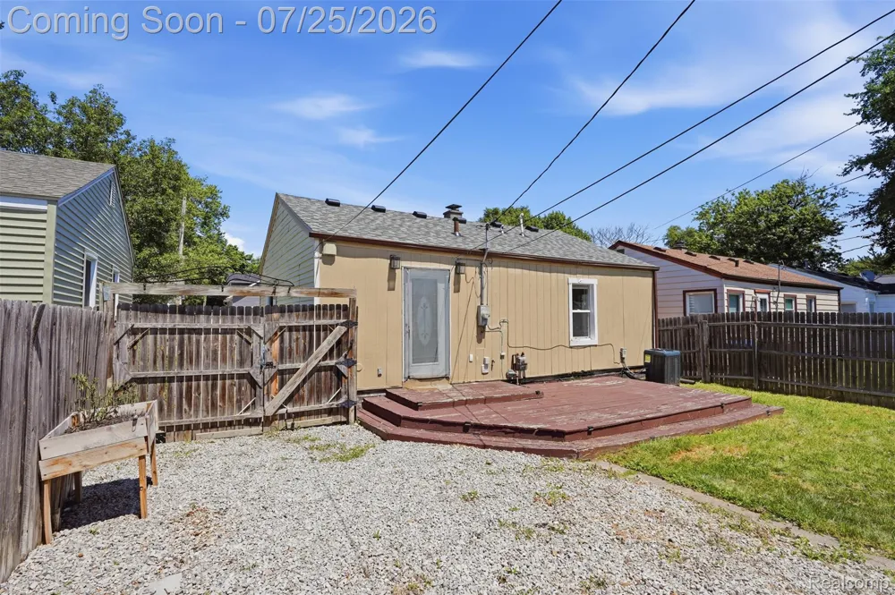 84 E Kalama Avenue Madison Heights City, MI 48071