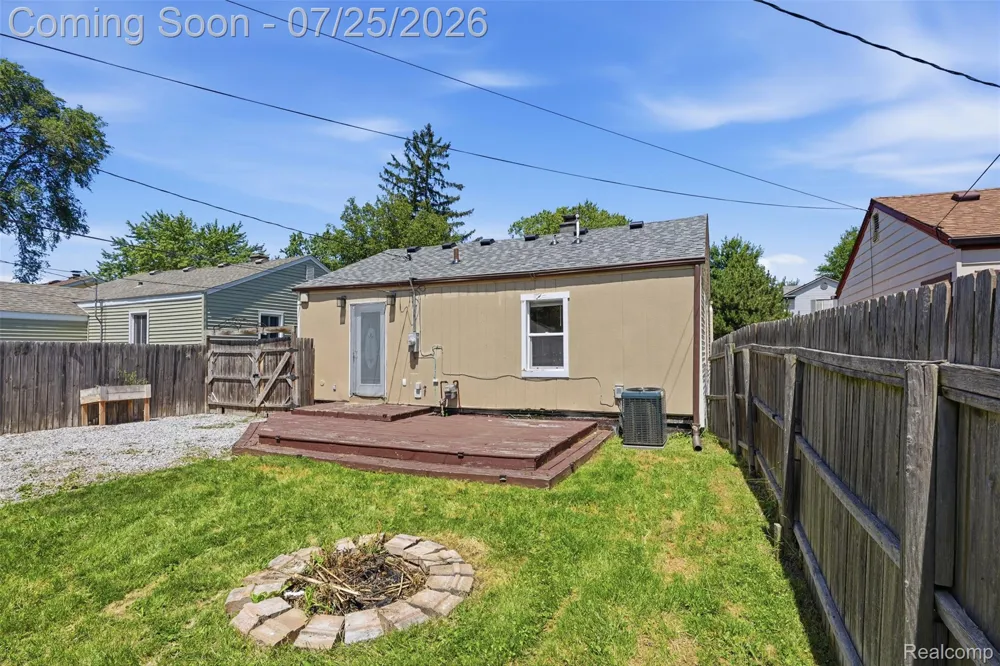 84 E Kalama Avenue Madison Heights City, MI 48071